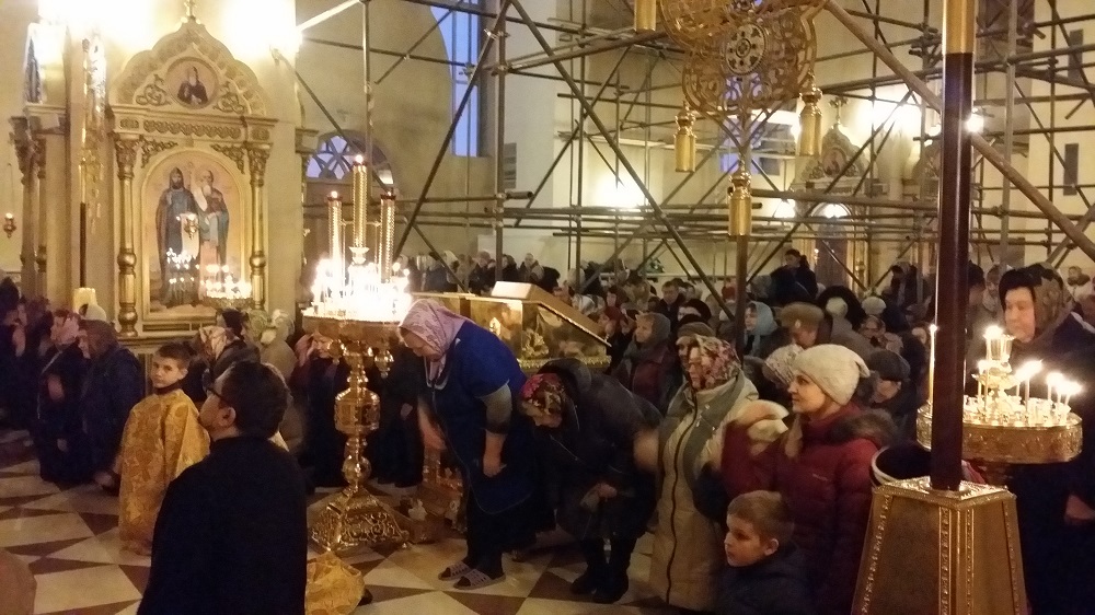 В Архиерейском подворье Казанской иконы Божией Матери г. Саранска состоялось вечернее праздничное богослужение 