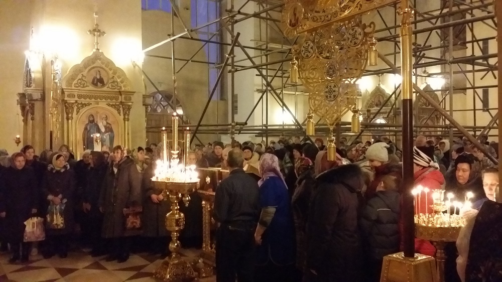 В Архиерейском подворье Казанской иконы Божией Матери г. Саранска состоялось вечернее праздничное богослужение 