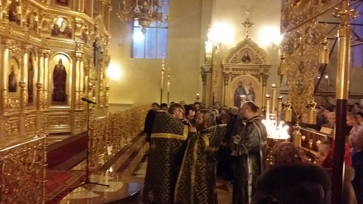 В Архиерейском подворье Казанской иконы Божией Матери г. Саранска состоялось вечернее праздничное богослужение 