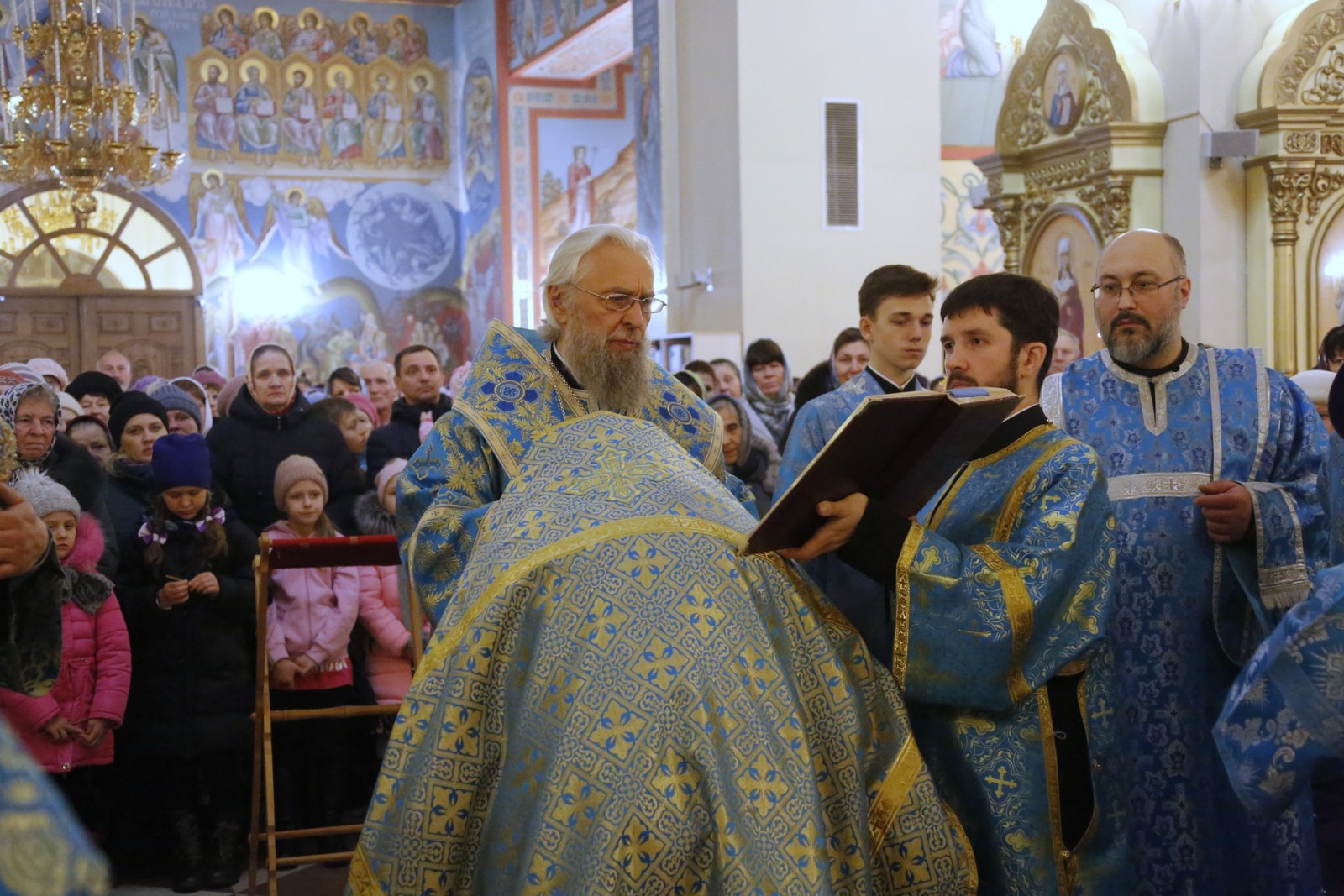 В канун праздника Введения во храм Пресвятой Богородицы