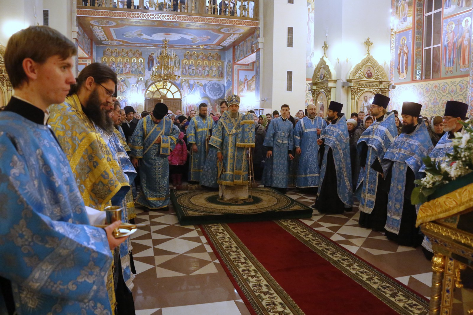 В канун праздника Введения во храм Пресвятой Богородицы