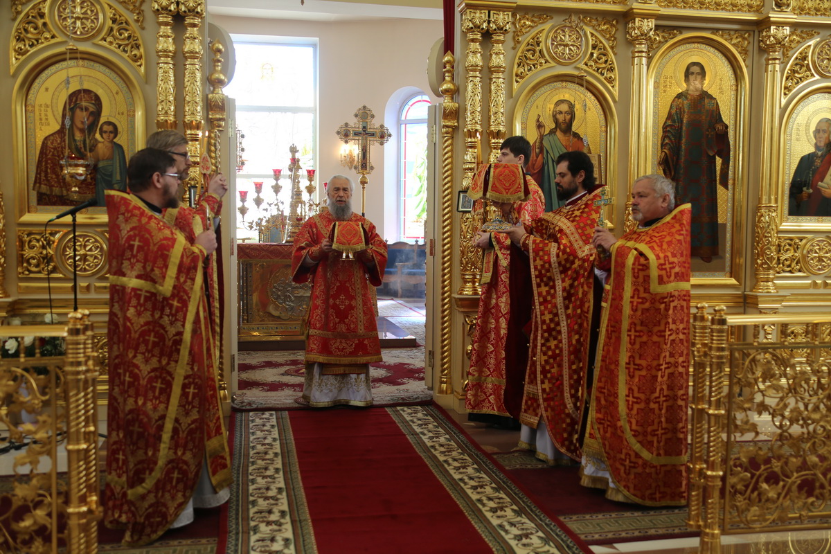 Божественная литургия в храме Казанской иконы Божией Матери