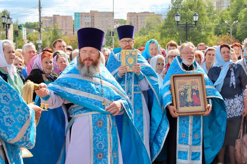 Божественная литургия в Престольный праздник храма Казанской иконы Божией Матери