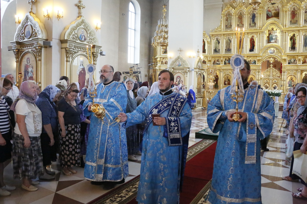 Погребение Плащаницы Пресвятой Богородицы