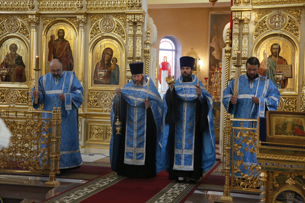 Погребение Плащаницы Пресвятой Богородицы