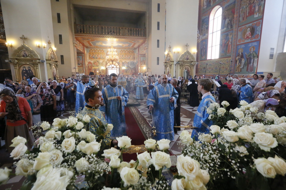 Погребение Плащаницы Пресвятой Богородицы