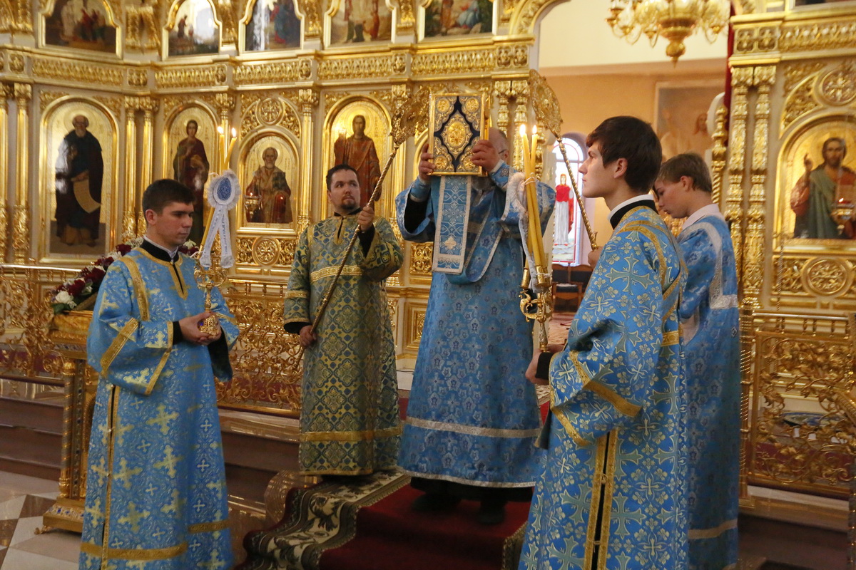 Погребение Плащаницы Пресвятой Богородицы