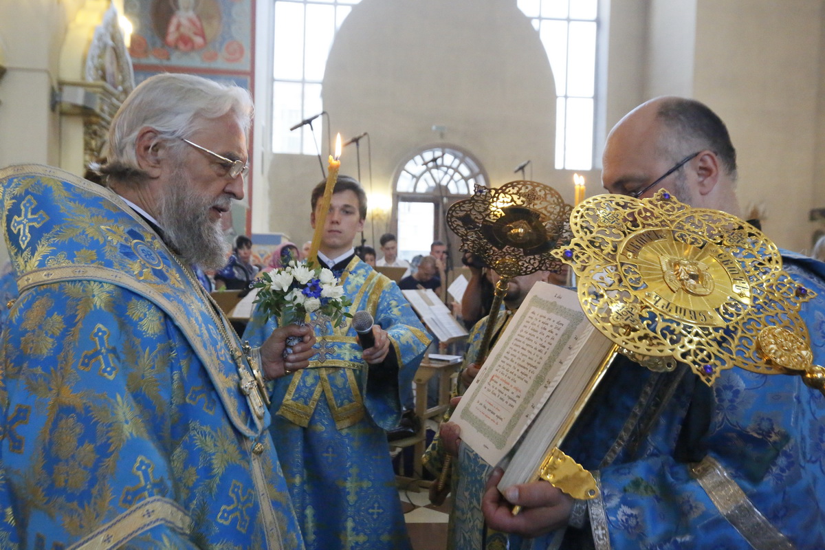 Погребение Плащаницы Пресвятой Богородицы