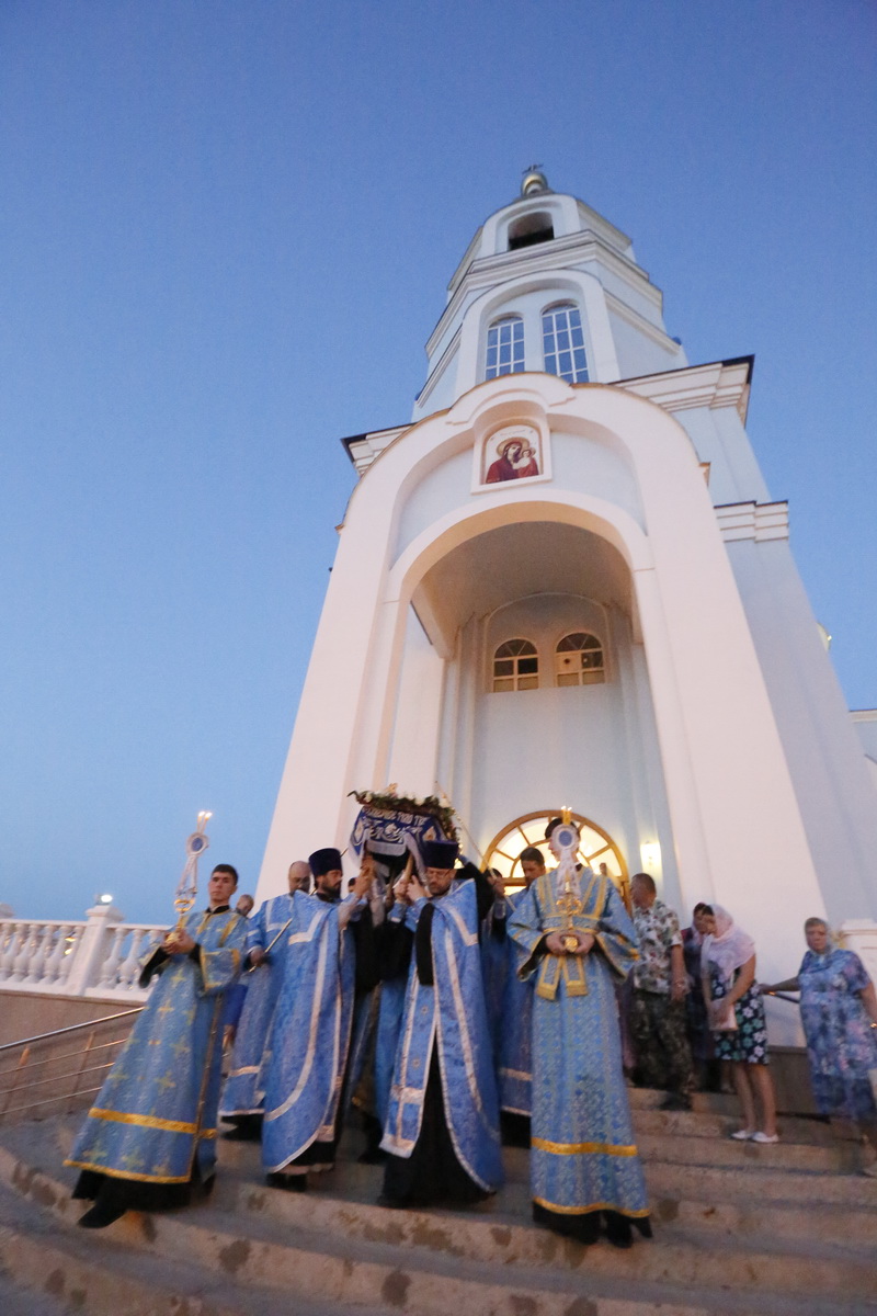 Погребение Плащаницы Пресвятой Богородицы