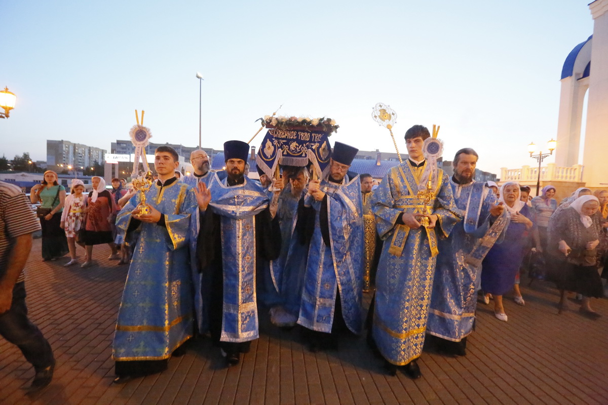 Погребение Плащаницы Пресвятой Богородицы