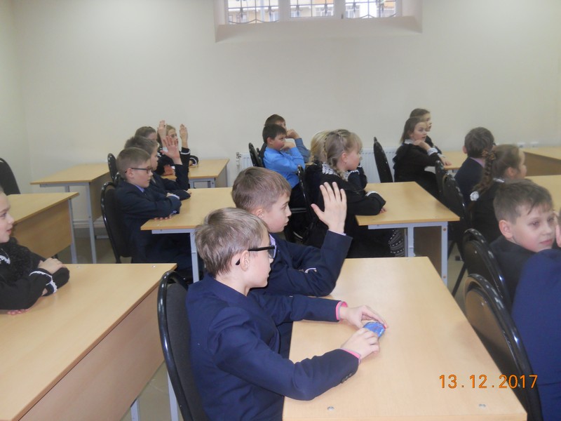 Ученики и учителя МОУ «Средней школы №37» 4 класса «Б» посетили выставку